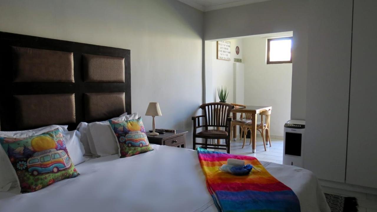 Kombi Cove Bloubergstrand Inn Cape Town